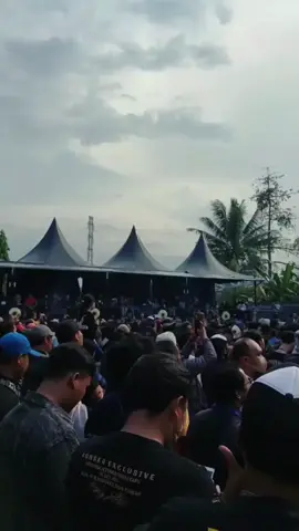 kalau kau datang hatiku senang #iwanfals #falsmania🇮🇩 #oi  #komunitastigarambu#konser  #panggungkita #