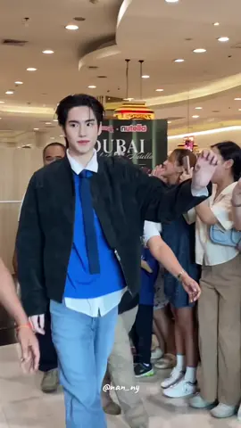 ไม่ใช่เทียนพรรษาทำไมหล่อได้อ่ะ #JINWOOKkim #PHUTATCHAI #KakaoFriendsThailandxBUS #RobinsonDepartmentStore 