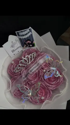 My number one 🤍#bloomyrose #glitterroses #ดอกไม้กลิตเตอร์ #ดอกไม้กากเพชร #ช่อดอกไม้ 