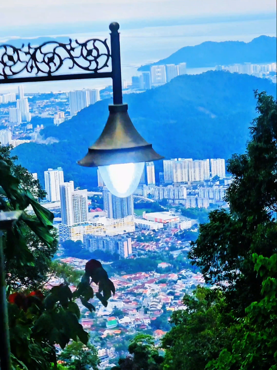 🚞✨ A magical ride up Penang Hill 🌿🇲🇾.From the railway below to the breathtaking view at the top 🌊🏙️Would you try this journey? 💙  #PenangHill #Penang #Malaysia #TravelTikTok #ScenicView         