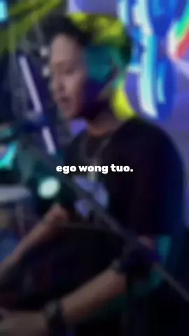 Ora ono sing njaluk dilahirke ning keluargo sing koyo ngene. ♪ EGO WONG TUO @silvykumalasari_real #berkahtalenta #silvykumalasari #egowongtuo #dangdutkoplo #musikgram__ 