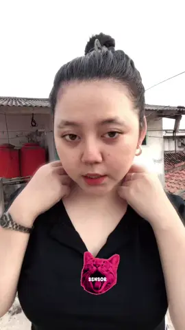 🤪🤪 #kaoscewek #pakaiancewek #bajuatasan #croptop #kaosadem 