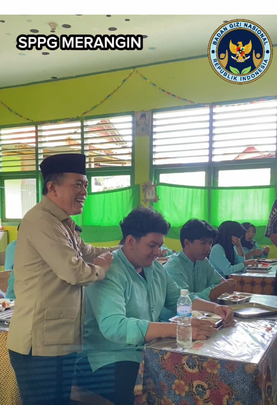 Hari ini, SPPG Merangin mendapat kehormatan kunjungan Gubernur Jambi, Bapak Al Haris. Terima kasih atas perhatian dan dukungannya terhadap program Makan Bergizi Gratis. Bersama, kita terus berkomitmen menghadirkan gizi terbaik untuk anak-anak bangsa. #SPPG #Merangin #Jambi #MakanBergiziGratis #BadanGiziNasional  