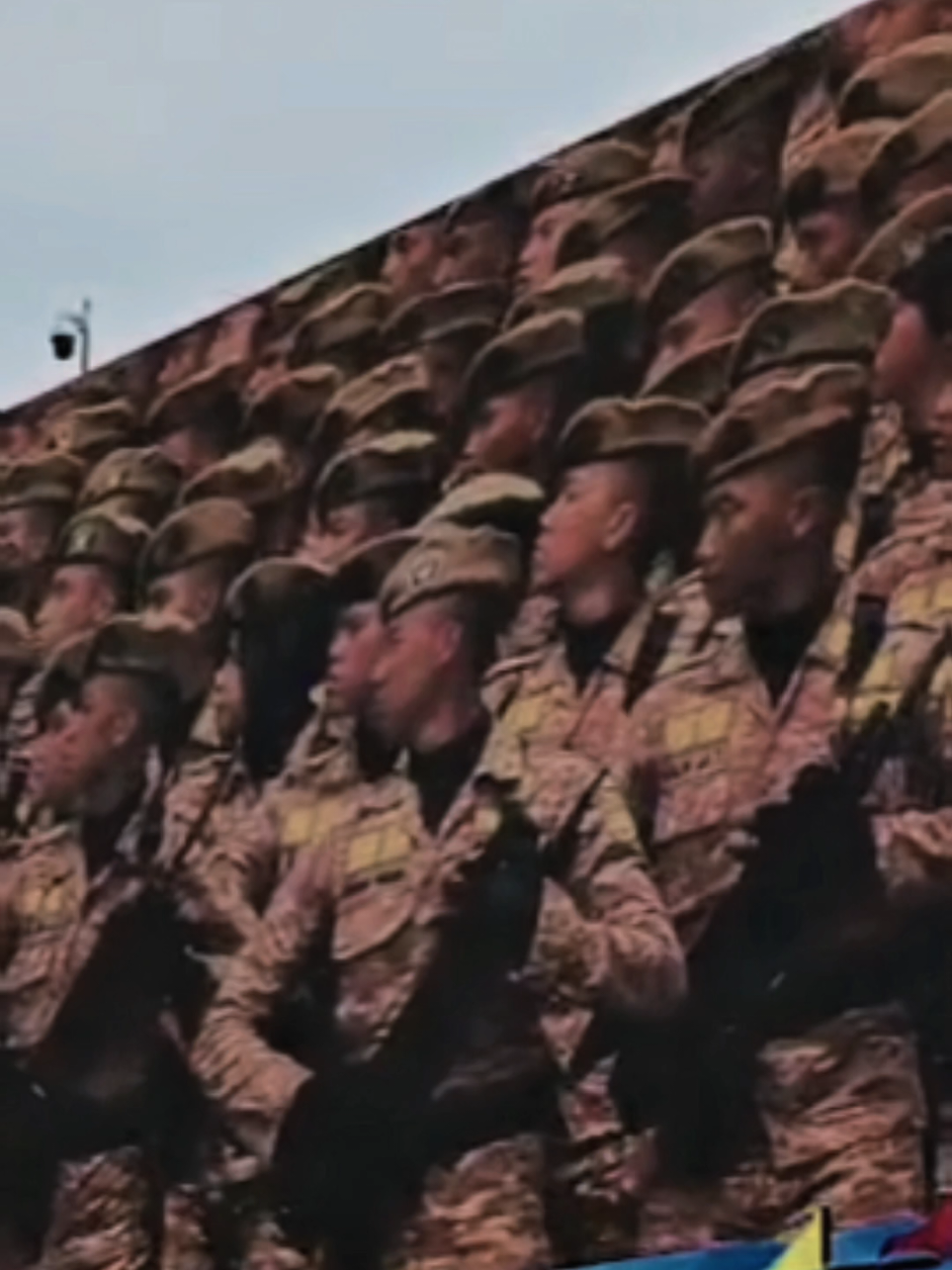 Bukan Gila Militer atau Ingin menjadi militer ,kami datang memenuhi undangan rekan sesama pilar kebangsaan dan sekaligus membuktikan kami mampu dan bisa  Kami mampu dalam hal Pemerintahan dan Bisa dalam hal Keprajuritan  Bhineka Nara Eka Bhakti  #prajaipdn #ipdnjatinangor #ipdn2025 #HUTTNI80 #MONAS 
