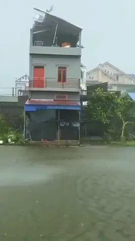 Sao Em Đi Mái…! Giữa Cơn Mưa Buồn…!