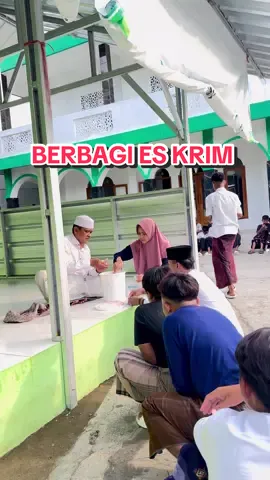 Berbagi es krim bersama Appa #fypシ゚ #pondokpesantren #santri 