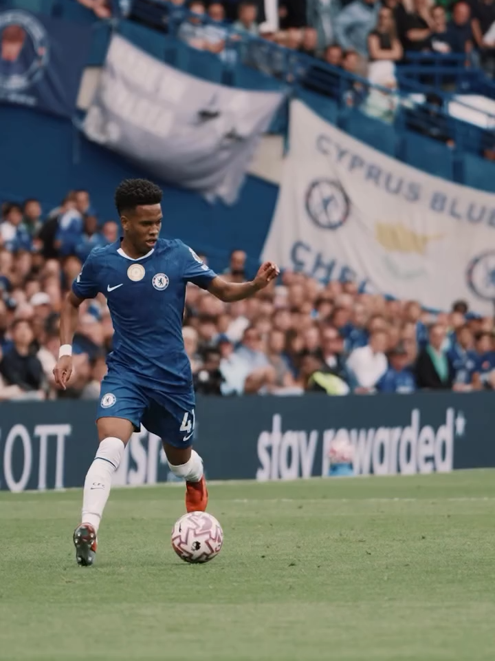 Mad to think Estêvão is just 18 and already making waves at Chelsea. Already he's been showing his class on the pitch 💪🥶 #football #skills #PremierLeague #chelsea #chelseafc