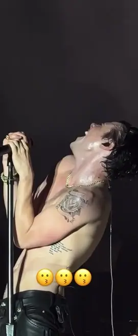 #idols #yungblud #hotandsweaty @Tat @Eternally Depphearted @yungblud @yungbludarmy 