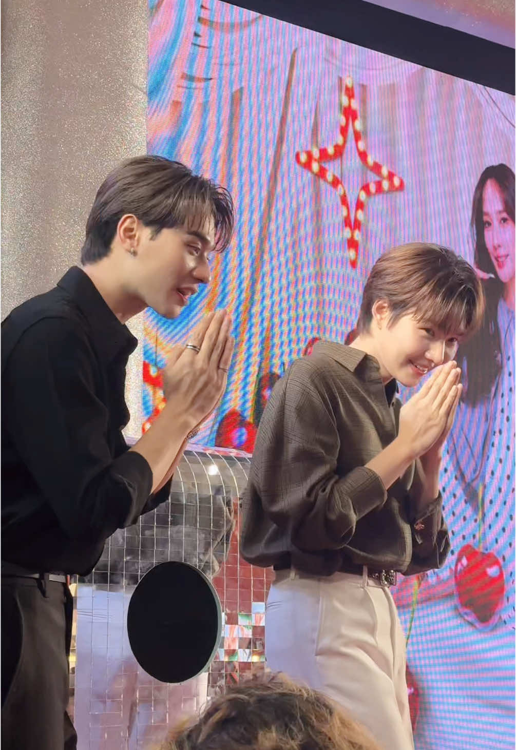 ฟีลแบบพ่อครูกับน้องเขมขอบคุณแขกงานแต่ง… ฮ๊อป!! 🤭🤩🦆🐰@Harit_keng @nampingster #kengNamping #เก่งน้ําปิง #kengharit #namping #เก่งหฤษฎ์ #น้ําปิงนภัสกร 