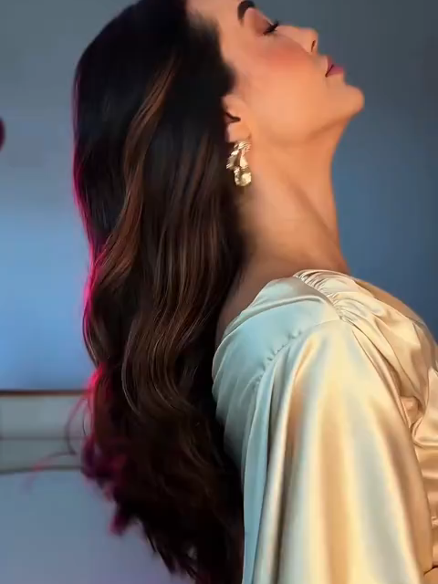 🔥 Perfume Capilar Feminino Com Brilho 60ml SWISS BEUATY | Perfume Para Cabelo De R$ 43,00 💰 Por R$ 19,90 😱 🛒 Compre agora 👉 https://s.shopee.com.br/2LPOPLkOhK ⚠️ Promoção sujeita à alteração de preço e estoque do site