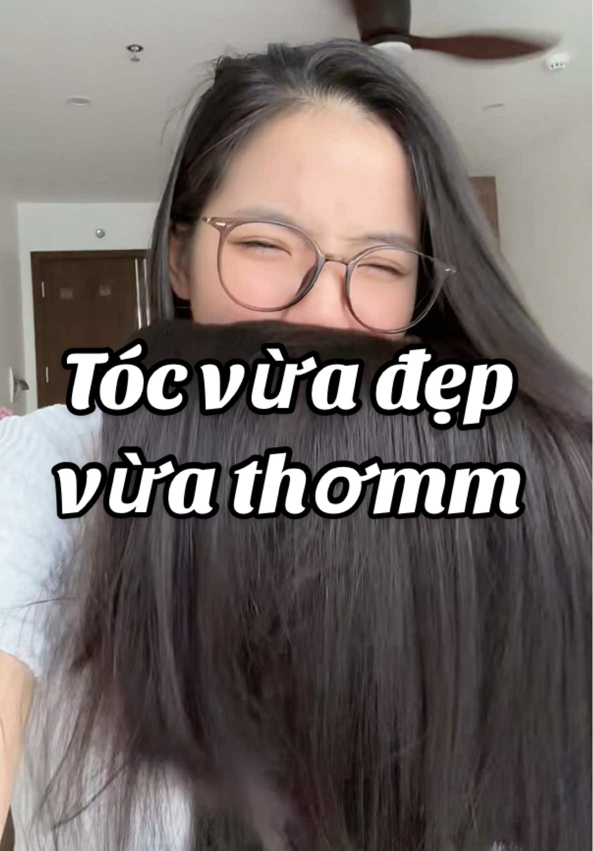 Bỏ cái kiểu xịt nước hoa lên tóc đi nhá, dùng serum tóc đi vừa dưỡng tóc mà người luôn thơm #jessicareview #TRESemme #hoptaccungUnilever #serumduongtoc #chamtocthom 