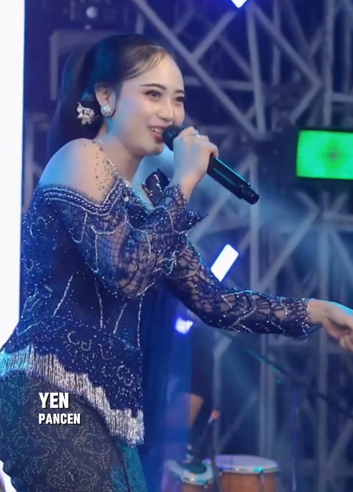 Yen pancen kudu pisahan  Ojo nganti anak dadi korban Berjuang nang dalan dewean TITLE : EGO WONG TUO  SINGER : SILVY KUMALASARI  YTC : BERKAH TALENTA #zaxepreels #silvykumalasari #egowongtuo 