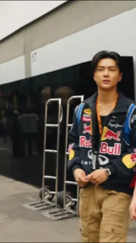 ini gemes banget tau😭 jay keliatan ngemong banget ke sunghoon, dia jelasin ke sunghoon suasana disana,  #jayhoon #jay #sunghoon 