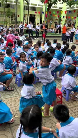 Mưa mà không có ô thì phải làm sao? #fyp #foryou #xuhuong #fptpolytechnic 