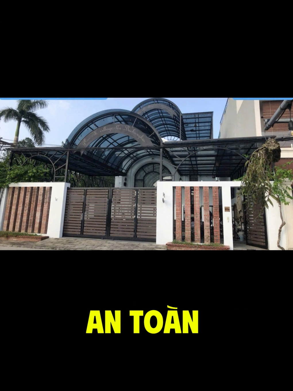 Kính thì nặng, tôn thì nóng… còn tui chọn nhựa lấy sáng – đẹp, nhẹ, mát, bền, đủ combo luôn 😎 #CheNangCheMuaCheDrama #NhaNguoiTaMaiTonNhaTuiMaiPoly #MaiNhuaCungBietYeu #SongXanhSongNhua #PolyKhongPhaiChiCoMaiPhai #MaiNhaKhongDrama #CuoiXiuVoiPoly #DinhCuaPoly #MaiNhaVuiVe #TrendNhua