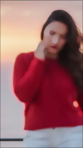 Bedeli ağır oldu ama öğrendik. Sevgi yetmezmiş, bir de vefa istermiş. Biz sevmeyi bildik, şimdi yalnızca değer vereni görmeyi biliyoruz... #kesfet  #tiktok #kesfetbenionecikar #uzakdur__ #CapCut @Esmer Kral 