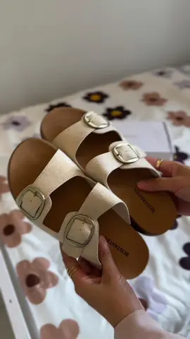 @BOSTANTEN.SHOES  adaaaa aj produk sandal sandal сакер! Nyaman bangetttt dipakee hiksss #bostanten #bostantenshoes 