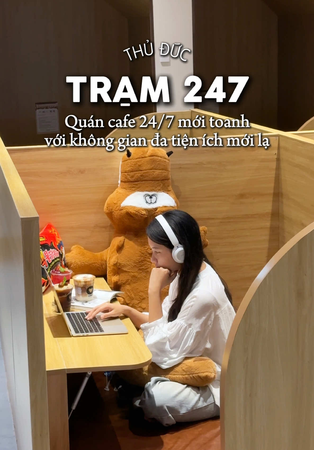 Quán cafe 24/7 mới toanh với không gian đa tiện ích mới lạ lần đầu có mặt tại Thủ Đức, vừa học tập, làm việc, vừa có thể nghỉ ngơi quá tiện luôn 💯 #fyp #xuhuong #reviewcafe #cafesaigon #cafethuduc #cafe24h #tram247 #thihaydi 