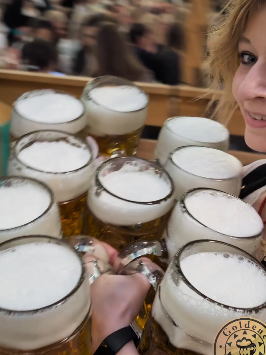 Im Armbrustschützenzelt werden die Arme auch anderweitig genutzt 😁  #paulaner #wiesn #oktoberfest #10 #perfect @Da Bier i dahoam @Sicherheitshalbe @Hoamadgfui @ganzmuenchen_de @mymuenchen @Bayern @muenchen @BrewPass @Munich Beer World @al.fons1 @Paulaner Spezi 