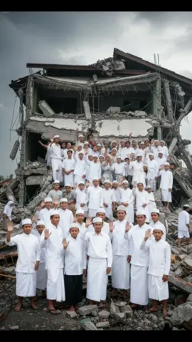 ayah ibu,aku pamit,jaga diri kalian baik baik,aku akan selalu merindukan kalian.sampai jumpa di surga.#pondokalkhoziny #pondokpesantren #runtuh #fyp #4upage 