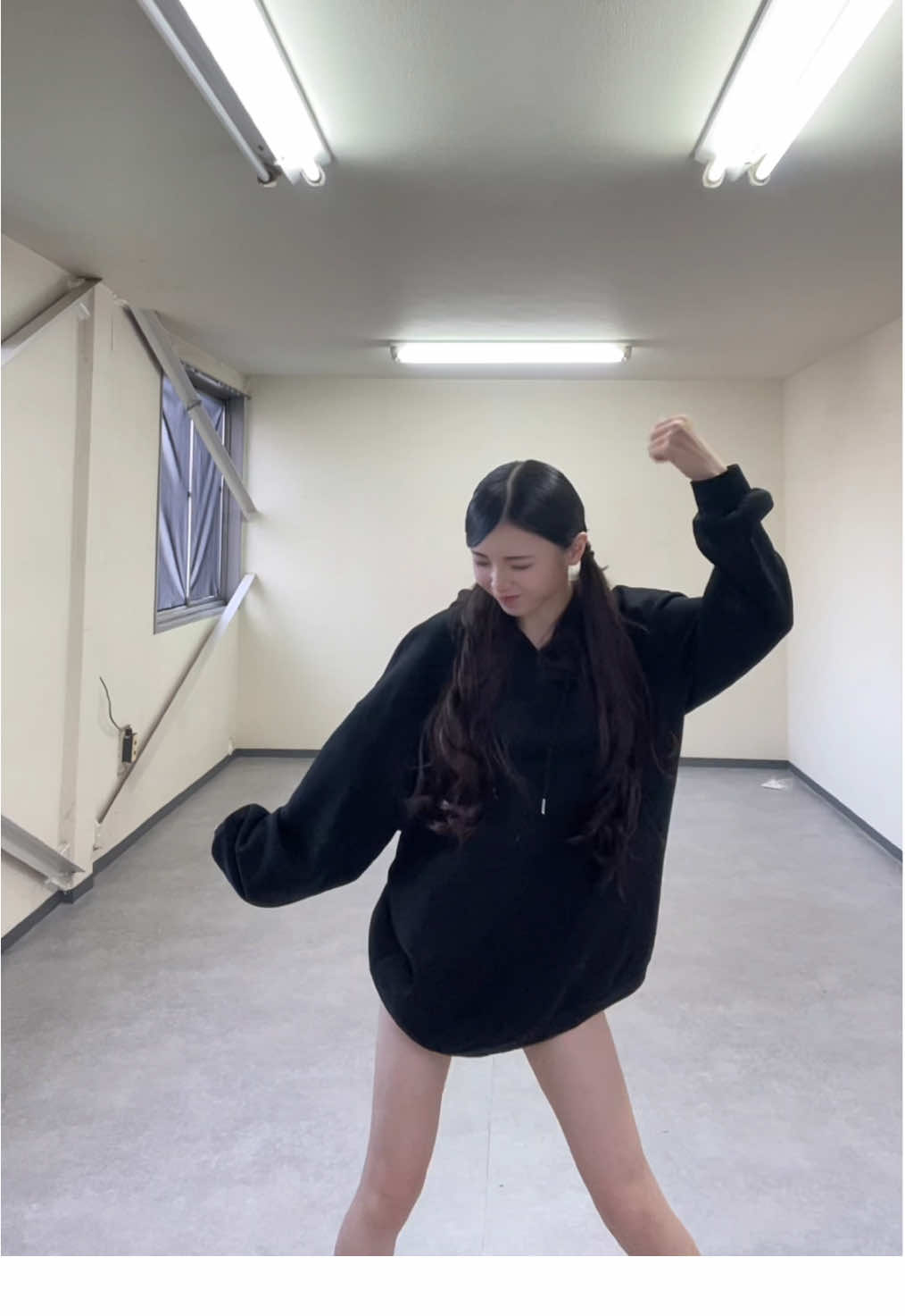 しつれーします❣️ なんか声が聞こえるなーって思ってたら呼ばれてた🤭w みんなもそういう時なーい？？ コンココンコンココンコンコン#仲村星虹 #アイドル #hololive #轟はじめ #ホロライブ 