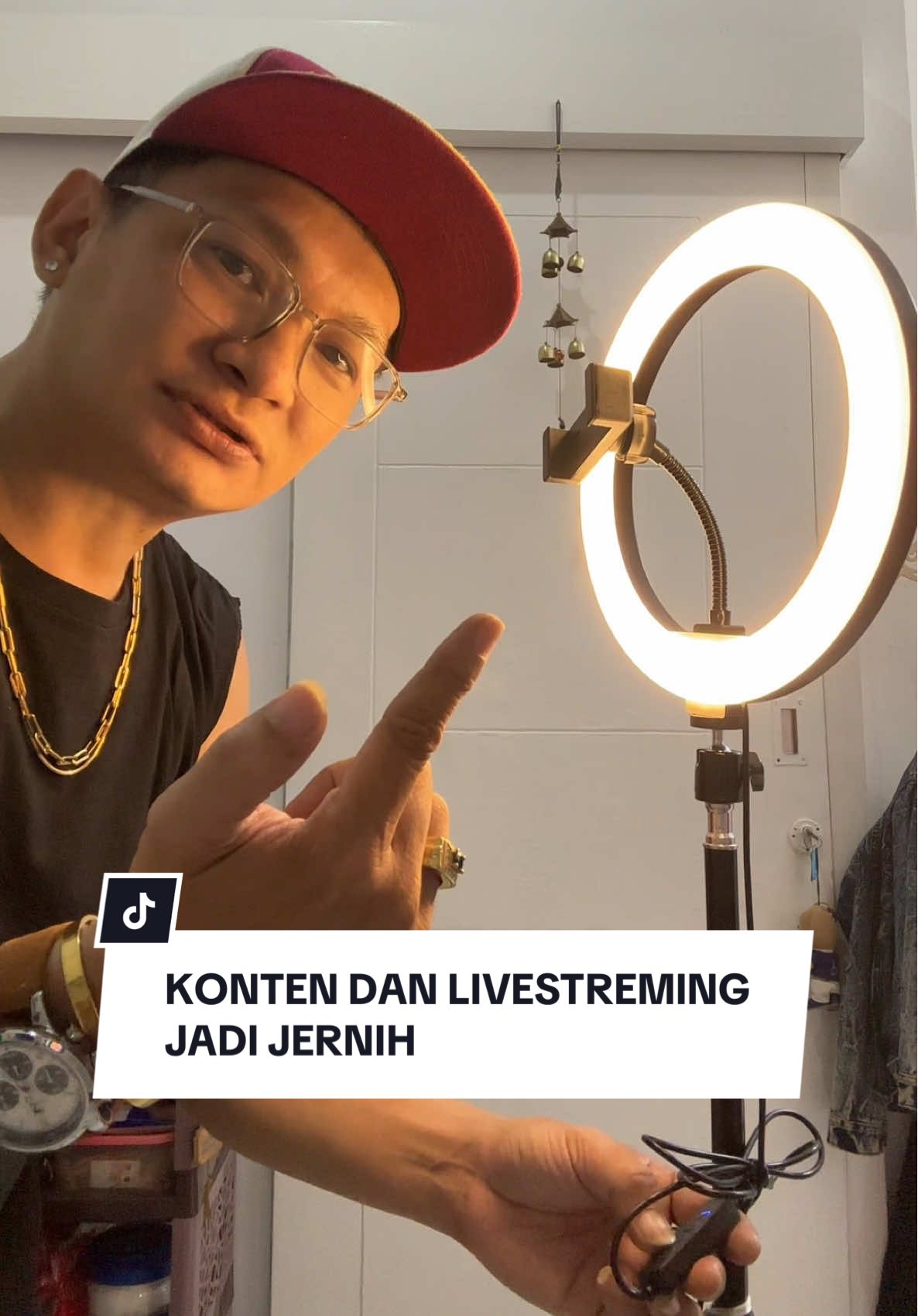 ✨ Bikin konten makin profesional! ✨ Dengan Ringlight LED 26cm + Tripod 2.1m, pencahayaan jadi sempurna, cocok buat live streaming, foto produk, makeup, sampai bikin video  📱 Ada holder HP, gampang dipasang, gampang diatur. 💡 3 mode cahaya: putih, warm, dan natural! #RinglightLED #TripodLampu #LampuKonten #LampuTripod #RinglightMurah 