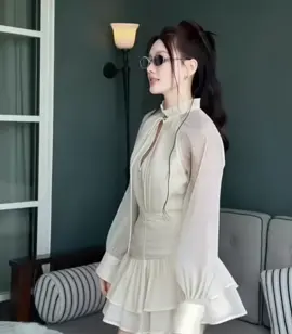 💃 Đầm dự tiệc cổ bèo sang chảnh, chất voan xốp cao cấp nhẹ nhàng, tôn dáng cực đỉnh. 🌸 Thiết kế nhún eo tinh tế, che khuyết điểm bụng – hack dáng mảnh mai. 👗 Tay dài voan trong suốt, vừa quyến rũ vừa thanh lịch. 🎉 Phù hợp mọi bữa tiệc: cưới, sinh nhật, hẹn hò… 🔥 Flash Sale chỉ còn 143K – giá quá hời để “biến hình” thành nàng tiểu thư sang xịn mịn!#đầmdựtiệc #thờitrangnữ #gíarẻ  @Huong.noi.xaykenh0525 