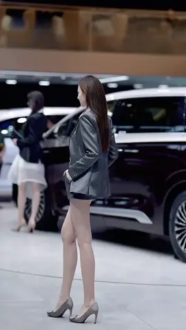 #CarShowModel #Woman #ProfessionalAttire #StreetShoot #longlegs 