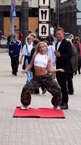 She lit up the red carpet with pure fire🤩🔥 #RedCarpetBoy 