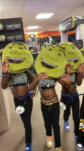 👻 Halloween around the corner & we still don’t know what we’re gonna be… any suggestions? 🎃🕷️#halloween #fyp #spooky #halloweencostume #explorepage✨ 