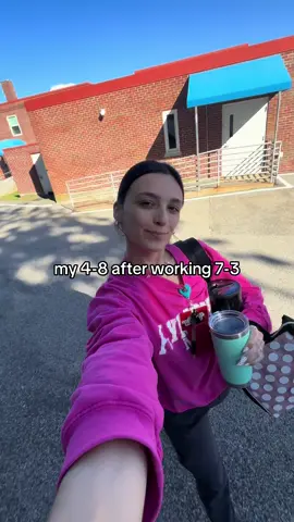 Happy friday besties!! Will be posting another waitressing vid tonight ❤️ #fyp #diml #Vlog #healthcare #waitress 