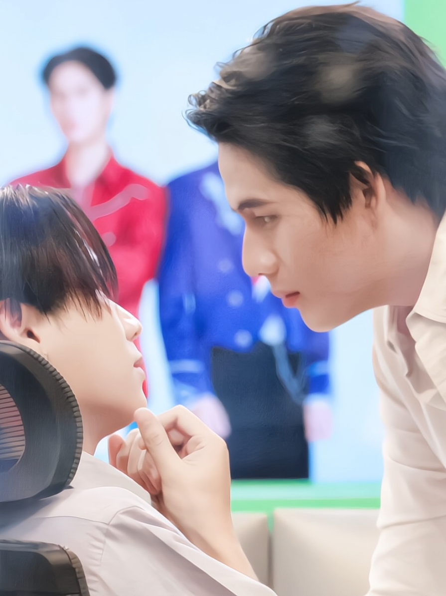cảnh đc mong chờ nhất tối nay , kbt trông ra sao chứ nhìn 2 ảnh diễn lại mắc cười dữ z =))) #ThatSummerSeries #winnysatang #winynny #satangks #tiktok 