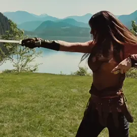 يعني تضل ورايه ! #AlexandraDaddario 