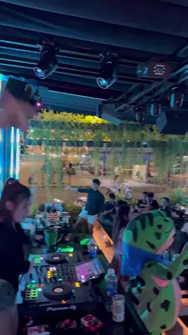 Sướng nhất là được ôm gái..😂😂 #alobeergarden #ếch #ếchxanh🐸 #hàihước #chơnthanhbinhphuoc #xuhuongtiktok #xh 