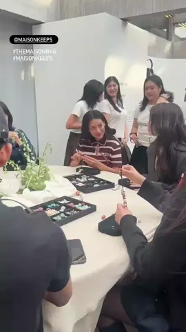 Spotted P'fahplaifa (Engfa’s sister) right next to Yoko, how cute of her smile is to Yoo🤏🏻🥺 #โยโกะอาภัสรา #yokoapasra #apasraa #yoko 