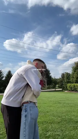 freaking out bc this one @Taylor Swift #tloas #lifeofashowgirl #taylorswift #couple #fyp 