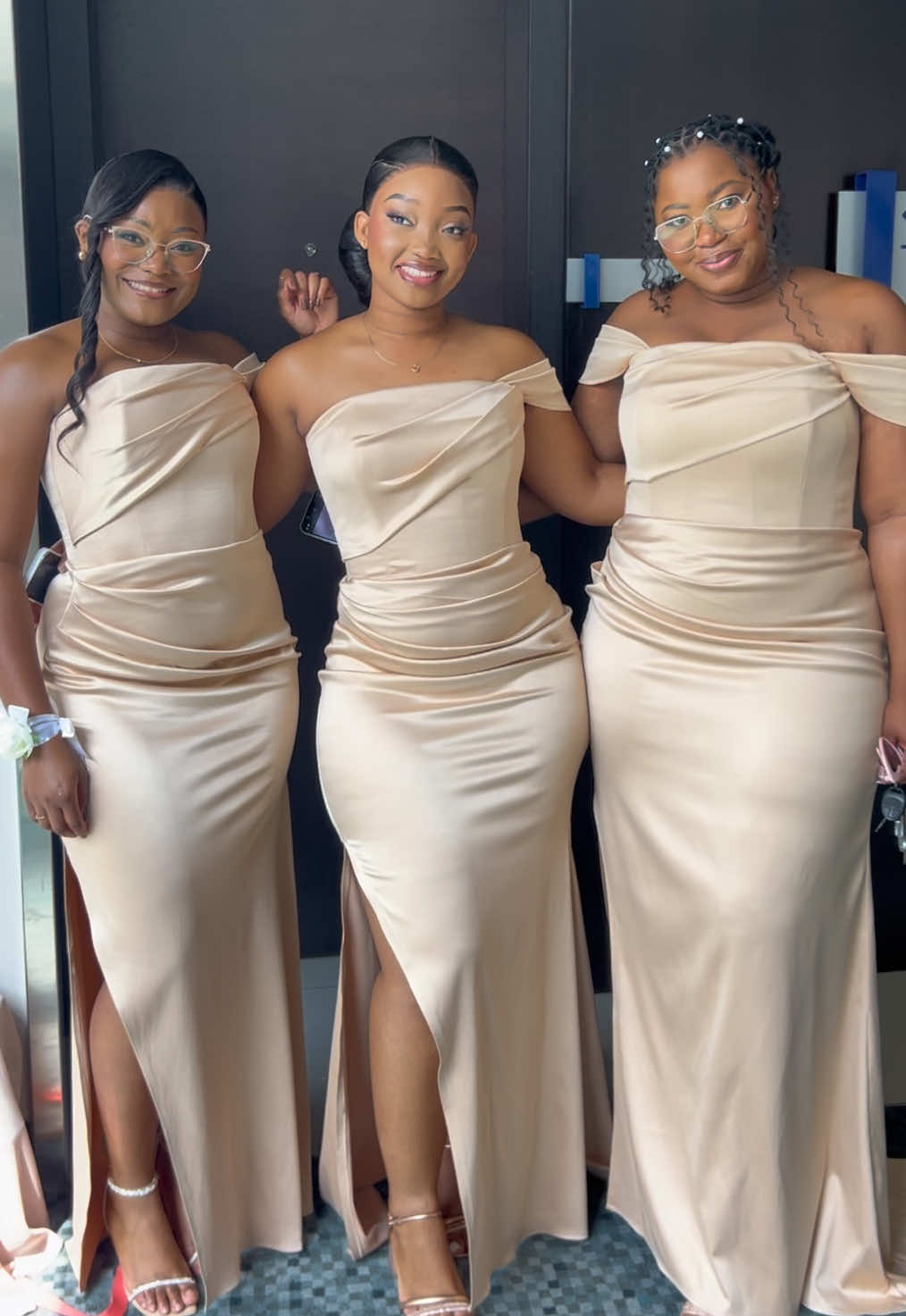 Vestidos feitos no nosso atelier🥰😍  ☎️844336887 WhatsApp & Chamadas 📍Maputo, Alto Maé