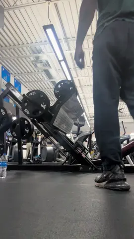 I’m workingout my Legs#bodybuilder#workingoutguy#stayactive#fyp#fyb