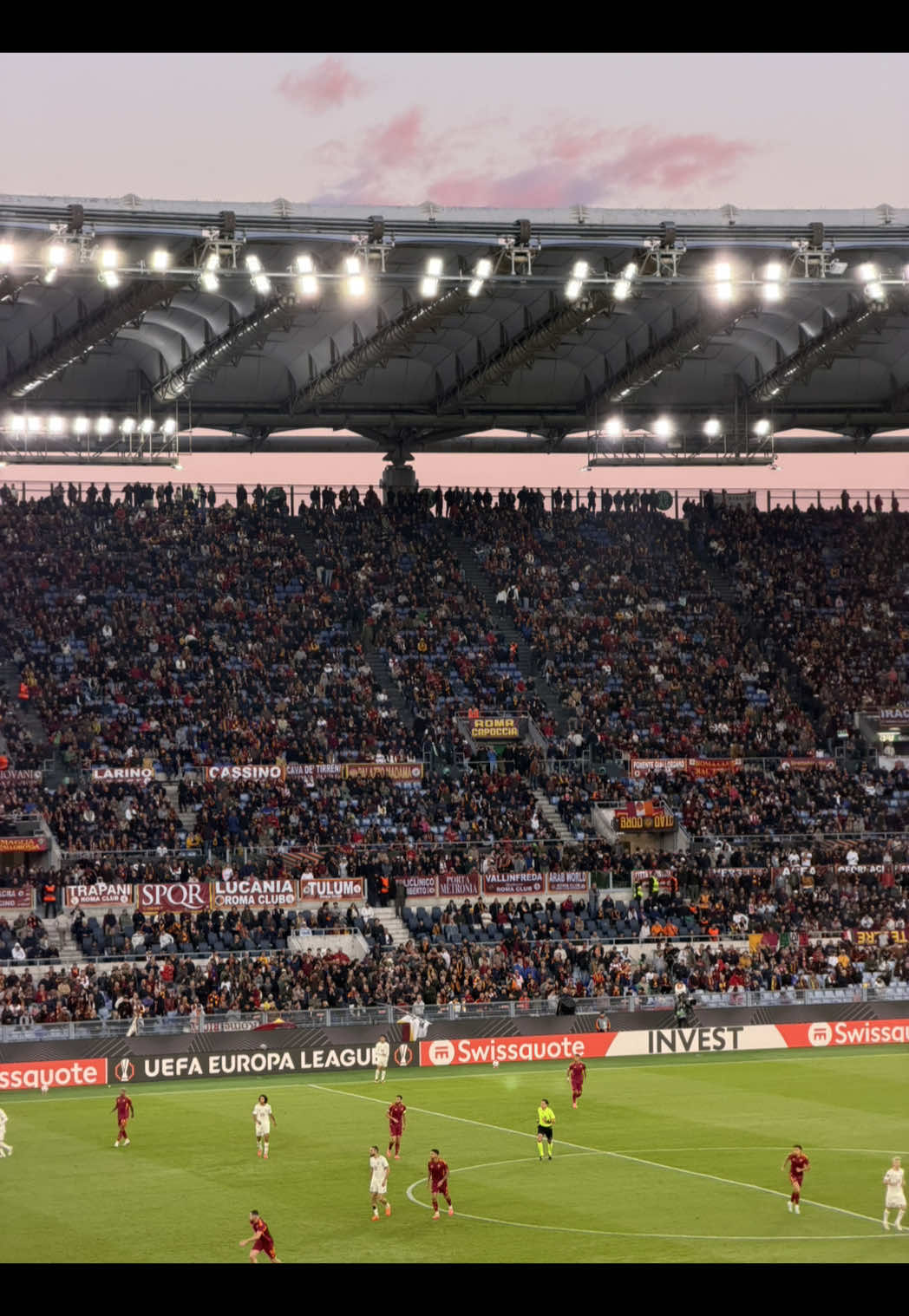 𝐏𝐚𝐬𝐬𝐢𝐨𝐧𝐞 𝐨𝐥𝐭𝐫𝐞 𝐢𝐥 𝐫𝐢𝐬𝐮𝐥𝐭𝐚𝐭𝐨! 💛🐺❤️ Una grandissima emozione per i ragazzi dell’ASD Polisportiva Quadraro-Cinecittà nel vedere il match di Europa League della loro amata Roma immersi nella magia dello Stadio Olimpico 🏟️✨ #SporteSalute #StadioOlimpico #TifoSociale #TikTokCalcio #EuropaLeague | @AS Roma 