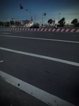 想来就来，想走就走。 不怨恶人，只责怪自己不好 
