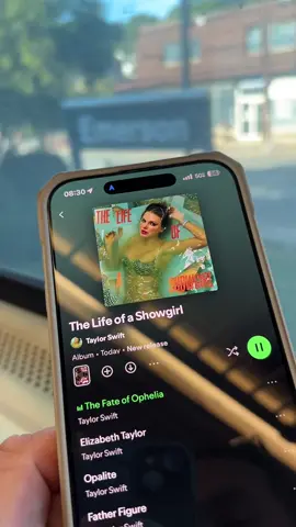 Obligatory commuting listen. Also? SHOTS FIRED. #taylorswift 