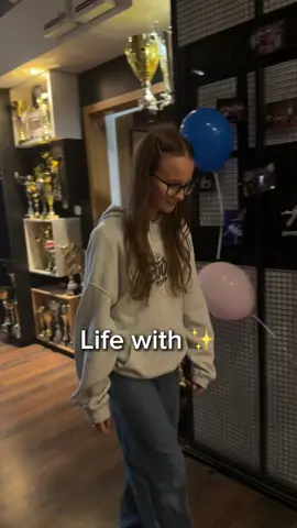 Oznacz swoją taneczną bestie ✨😻 #dance #dancersoftiktok #dancerlife #dancers #dancebestie #dancestudio #danceschool #taniec #tancerze #esda #friends 