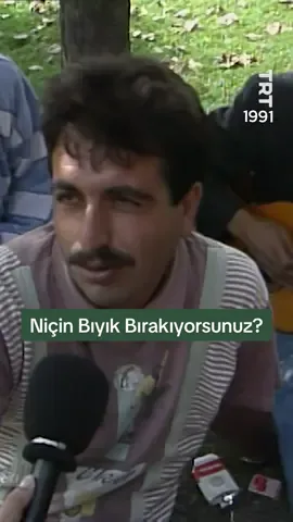1991 yılındayız ancak bu kez mikrofonlarımızı sadece erkeklere uzatıyoruz: “Niçin Bıyık Bırakıyorsunuz?” 👨🏻 #SokakRöportajı #1991 #TRTArşiv