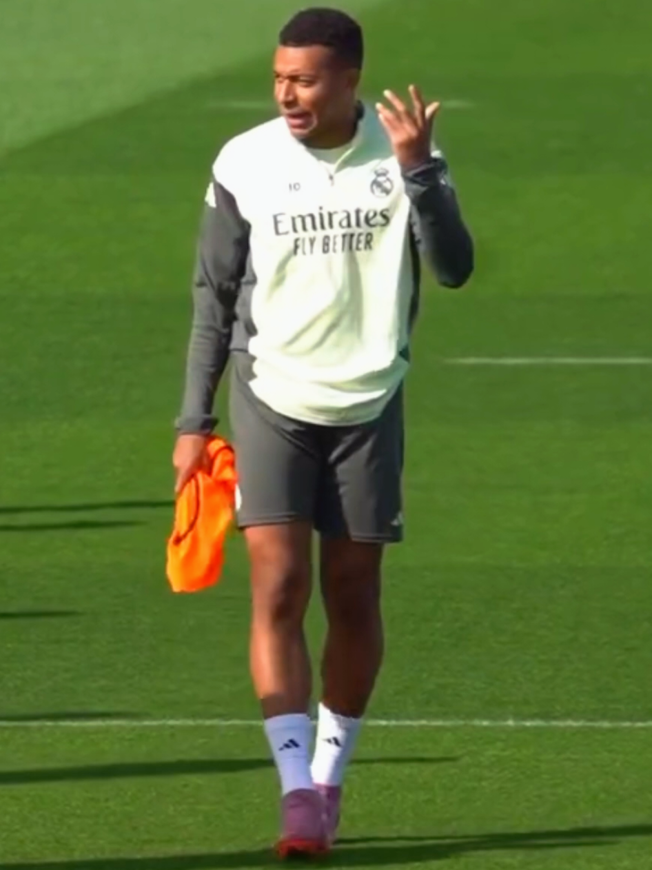 #creatorsearchinsights #mbappe Real Madrid Training Mbappe jokingly asked (Why are the French always in the orange team)😅 during the mini-matches تدريبات ريال مدريد قبل مباراة فياريال غداً ومبابي مازحاً ( الفرنسيون دائماً في الفريق البرتقالي ) 😅 وذلك عند لعب المباريات المصغرة   #ريال_مدريد #مبابي #realmadrid 