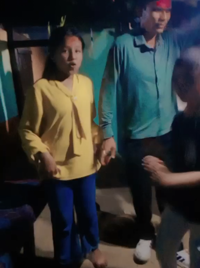 🤱आमैले भन्थे धारा को पानी,सारैनै चिसो नखाउ नानि,मरेनी तिर्खैले,#nepalimuser #trendingsong #nepalisong #fpyシ #vairalvideo 