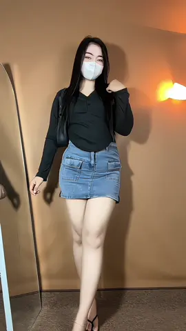 Rekomen bgt sih rok jeans yg aku pake bahannya tebel melar best, yg suka pake rok mini wajib bgt punya 😍#rekomendasi #outfit #fyp #rok 