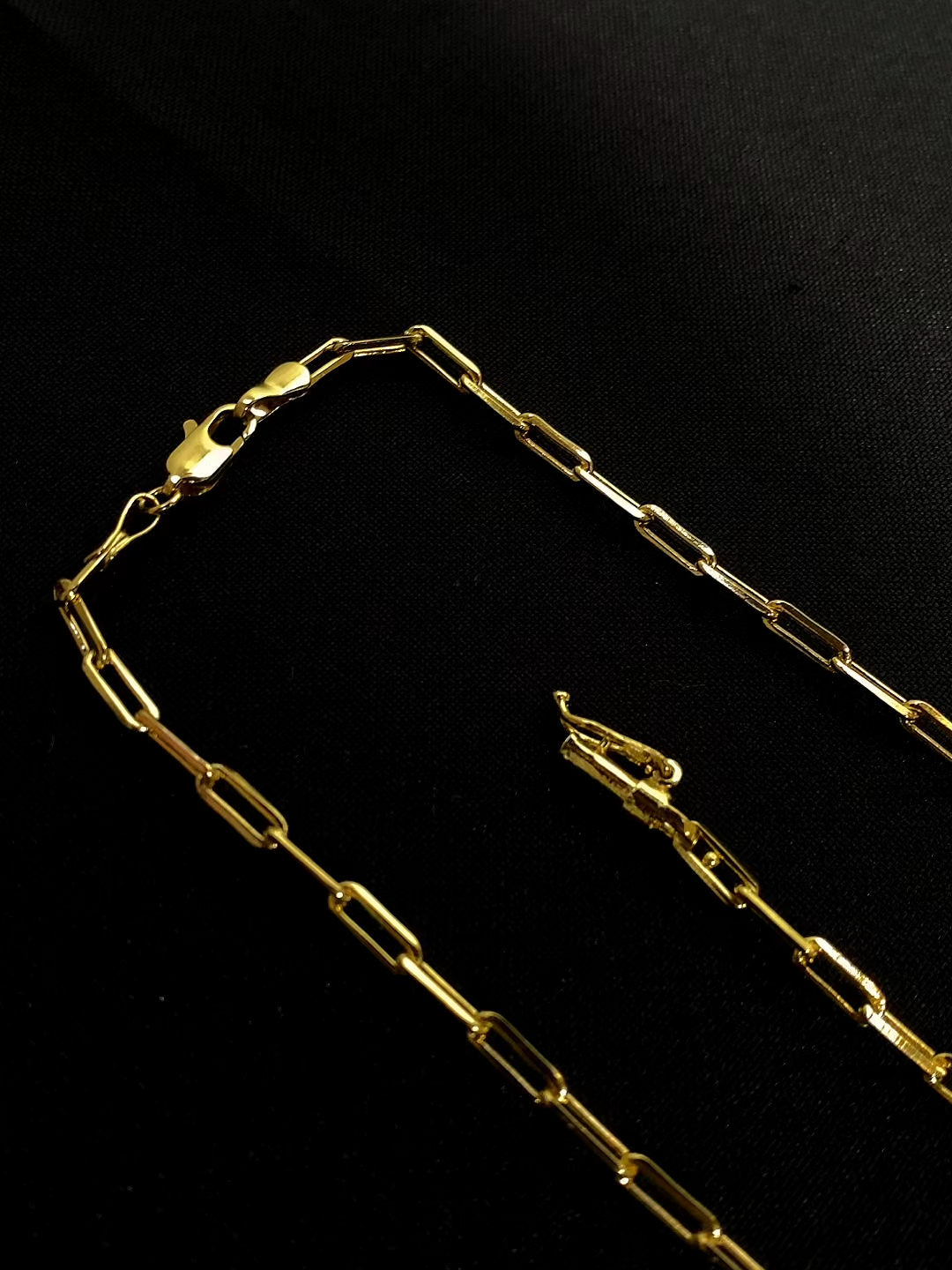 🔥 Corrente estilo Tijolinho dourada ou prateada, resistente e com design clássico que nunca sai de moda. ⚡ Um acessório de impacto pra elevar seu estilo em qualquer ocasião! #MansaoJoias #Tijolinho #CorrenteEstilo #AcessoriosMasculinos #LookDeImpacto