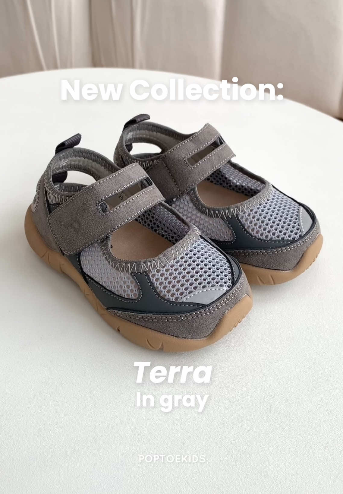 NEW ARRIVAL: Terra Sneakers anak dengan suede leather warna gray, buat si kecil yang langkahnya makin berani, jadi makin percaya diri. Find your little one’s size, Moms!😍 #PoptoeKids #SepatuAnak #SepatuBaby #SepatuPreWalk