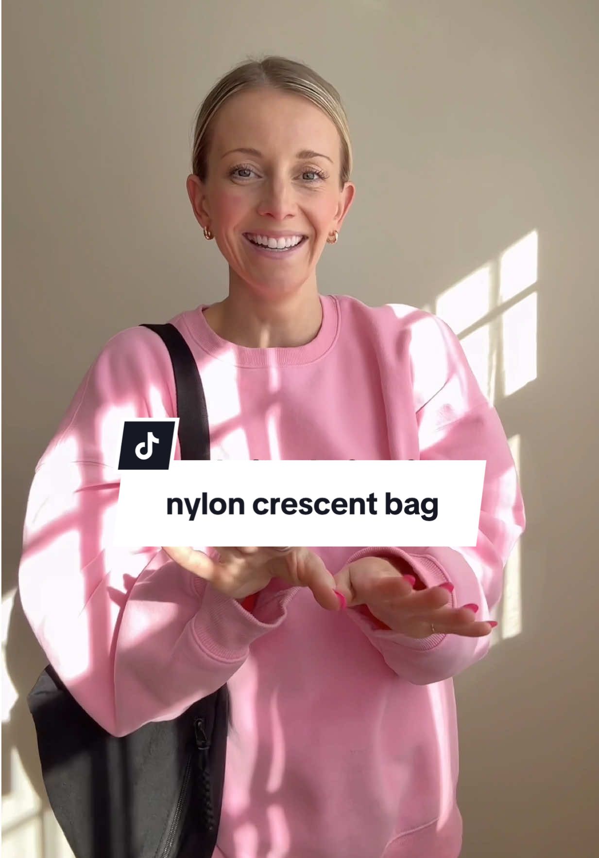 Throwing it back to my first ever TTS purchase bc 1) im still obsessed with this back 2) you girls have been loving it too and 3) RUN BC it’s literally on sale for $8 right now 😱👏🏼🩷🥂#crescentbag #nyloncrossbodybag #tiktokshopfinds #fallfashioninspo #fallfashion 