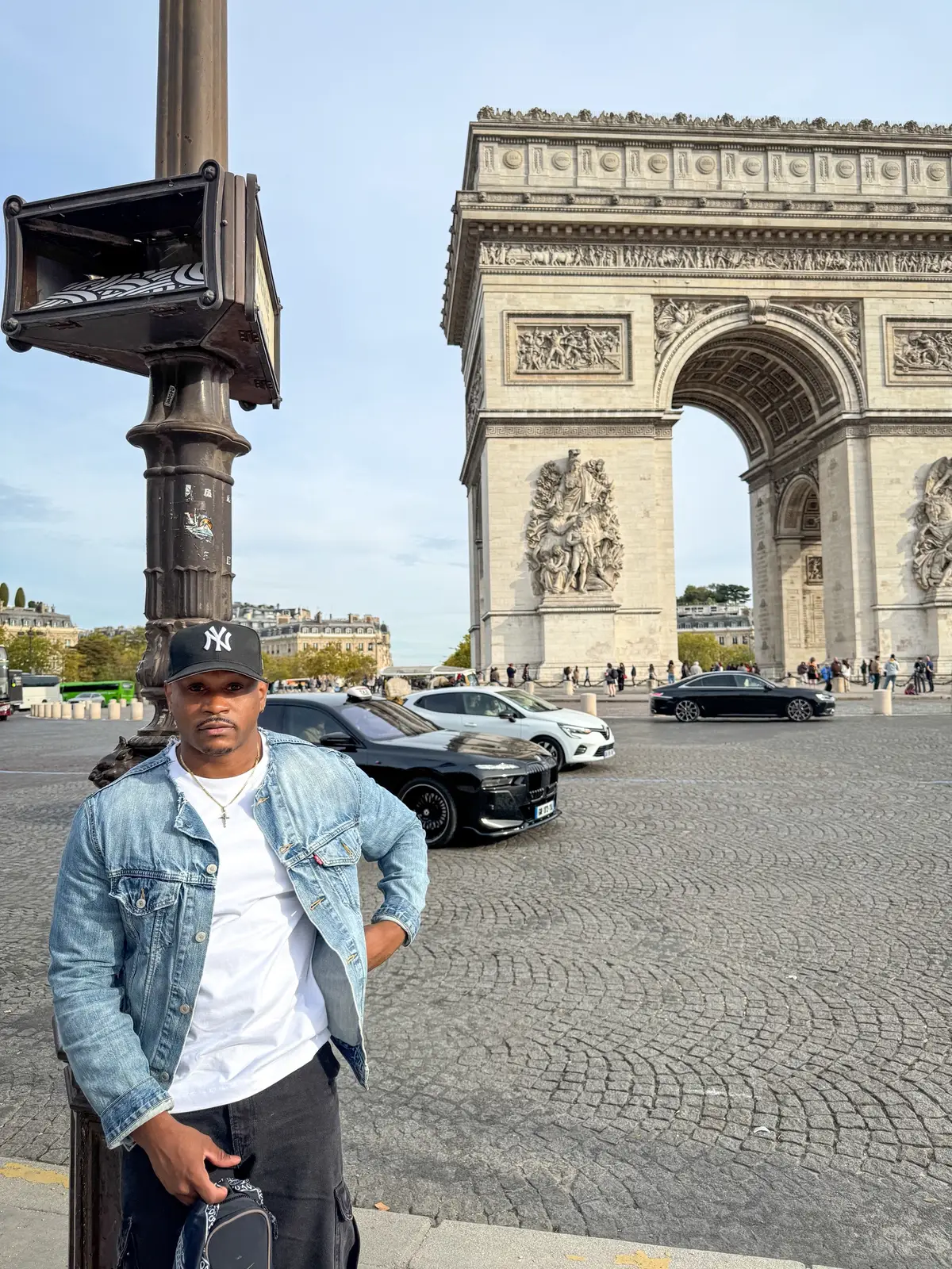 Roaming Paris like data plan. #parisfashionweek #french#virgilabloh #fyp #luisvuitton 